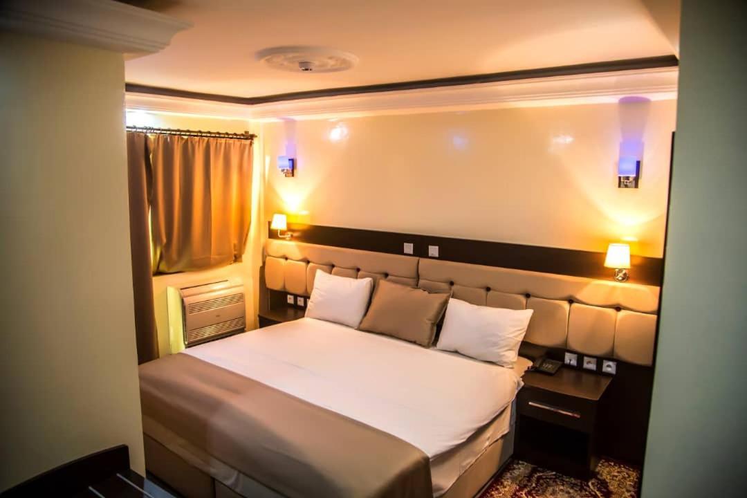 Hotel Univers 3 Aeroport Luxe Niamey Eksteriør billede